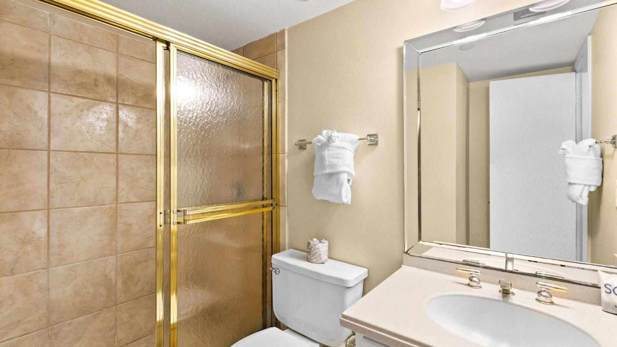 Emerald Towes 306 Front 3rd Floor