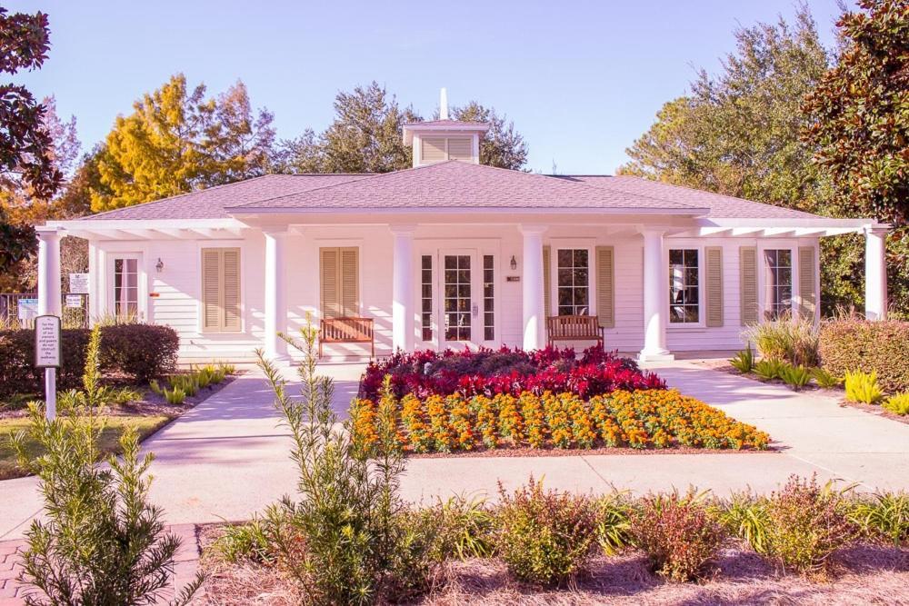 1381 Laurel Grove * Destin